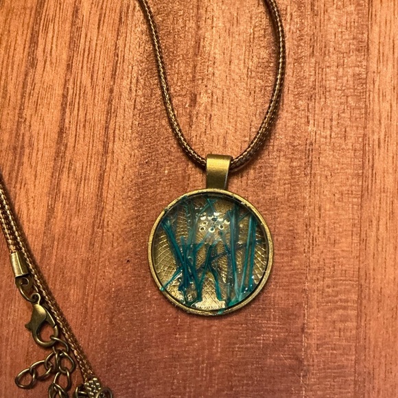 Handmade Necklace with dried flowers - Picture 2 of 2